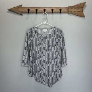 Blue Mood | Chevron Stripe Graphic Assymetrical Hem 3/4 Sleeve Top Petite Small